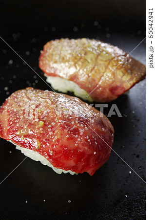 松阪肉の炙り寿司 60042941