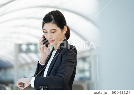 女性　ビジネス　出張 60043127