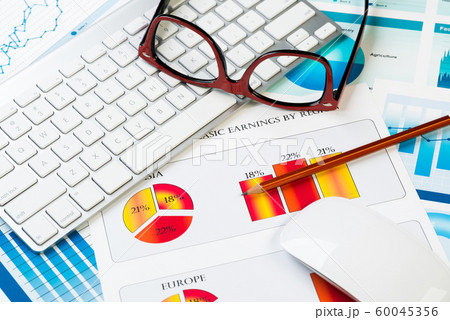 Preparing average sales report 60045356