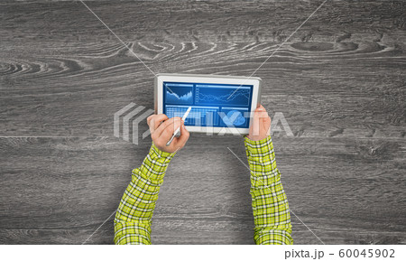Using financial application Using financial application 60045902