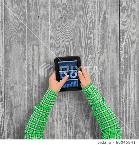 Using financial application Using financial application 60045941