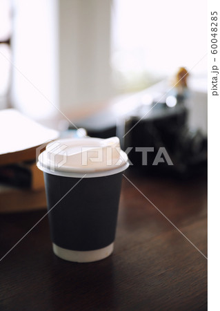 take home hot cappuccino or Latte art coffee made from milk 60048285