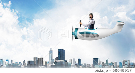 Businessman in aviator hat and goggles 60049917