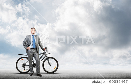Confident and successful man in business suit 60055447