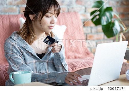 キャッシュレス決済イメージ 60057174