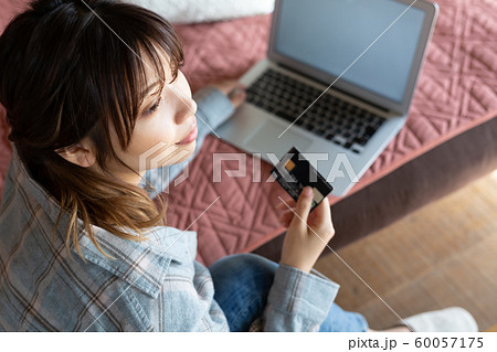 キャッシュレス決済イメージ 60057175