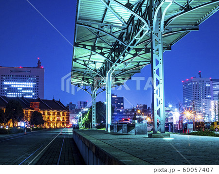 夜景　みなとみらい　赤レンガ倉庫　旧停車場 60057407