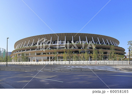 新国立競技場 国立競技場 風景 日本 東京 オリンピック スタジアム 快晴 青空 アップ 完成 竣工の写真素材