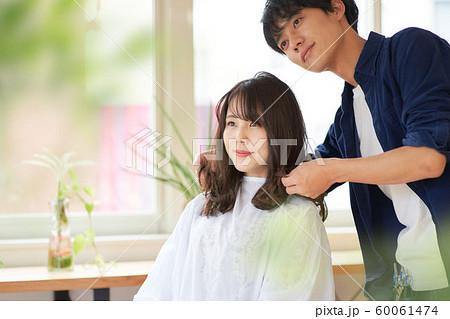 美容院　ヘアカット 60061474