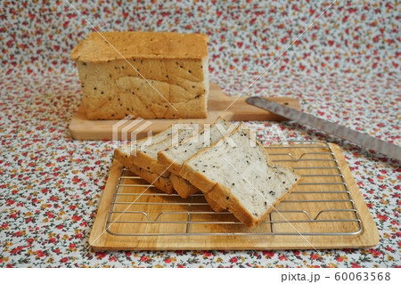 Sesami Bread(ごま入り食パン、セサミパン、セサミブレッド) Sesami Bread(ごま入り食パン、セサミパン、セサミブレッド) 60063568