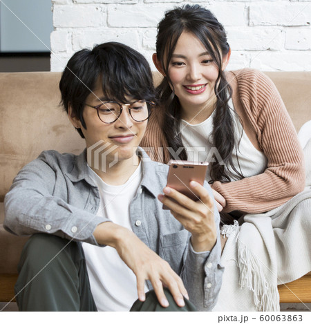 カップル　夫婦　休日　ライフスタイル 60063863