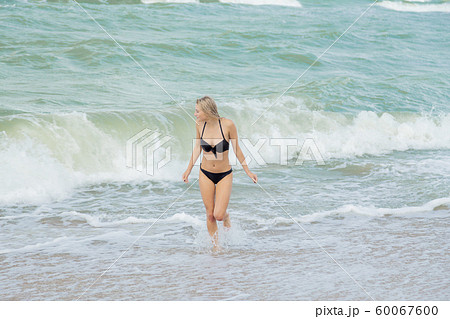 girl in surf 60067600