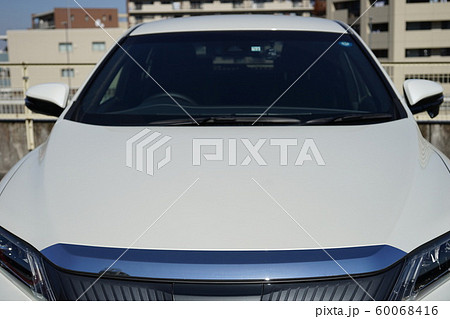 車 SUV 白 フロント ヘッドライト ウインカー 前 マンション 車 SUV 白 フロント ヘッドライト ウインカー 前 マンション 60068416