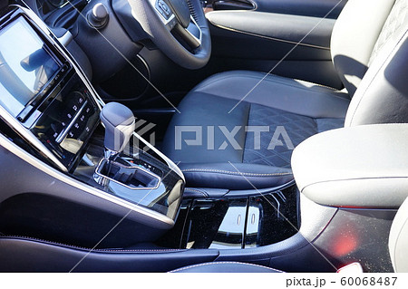 Suv 自動車 車 内装 ハンドル ダッシュボード 内側 車内 シフトレバー シート 座席 運転席の写真素材