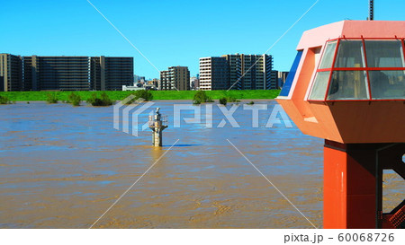 台風19号が関東を直撃した翌朝(2019年10月13日)の新荒川大橋付近の荒川の風景 台風19号が関東を直撃した翌朝(2019年10月13日)の新荒川大橋付近の荒川の風景 60068726