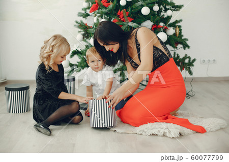 Family at home Family at home 60077799