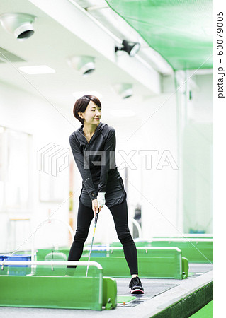 ゴルフ ゴルフスクール フィットネス スポーツジム 女性 ゴルフ ゴルフスクール フィットネス スポーツジム 女性 60079005