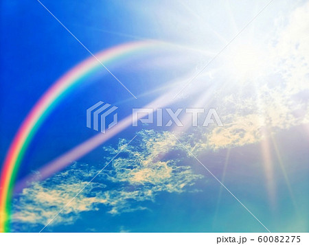 青空と太陽に架かる虹のイラスト素材