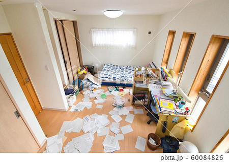 散らかった子供の部屋 散らかった子供の部屋 60084826