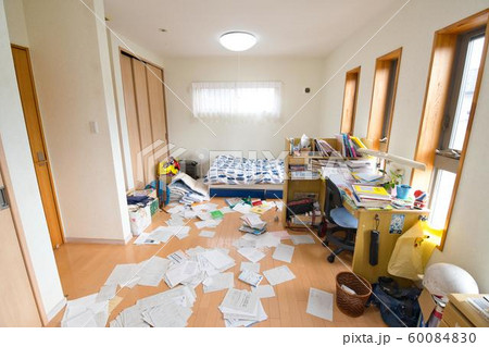 散らかった子供の部屋 散らかった子供の部屋 60084830