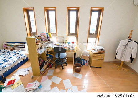 散らかった子供の部屋の写真素材 [60084837] - PIXTA