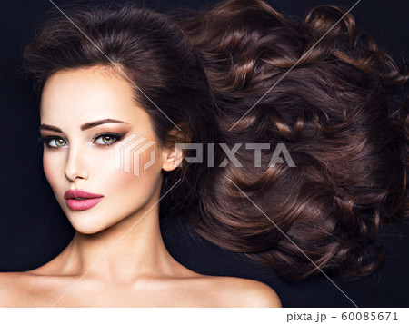 Beautiful woman with long bown hair 60085671