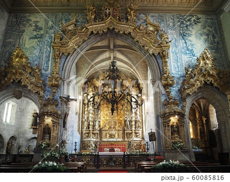 ポルトガル　ギマランイスの教会 60085816