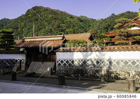 津和野　殿町通り　白壁塀　島根県鹿足郡津和野町 60085846