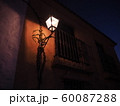 夜の街灯 60087288