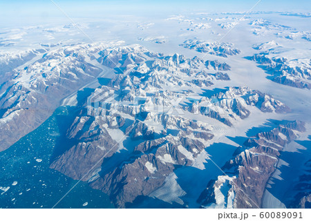デンマーク グリーンランド 氷河と雪のあるグリーンランドの風景 60089091