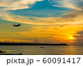夕焼け飛行機 60091417