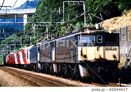1996年　碓氷峠を行くEF6324とEF62スーパーエクスプレスレインボー 60094637