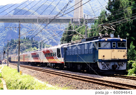 1996年 碓氷峠を行くEF6246スーパーエクスプレスレインボーの写真素材