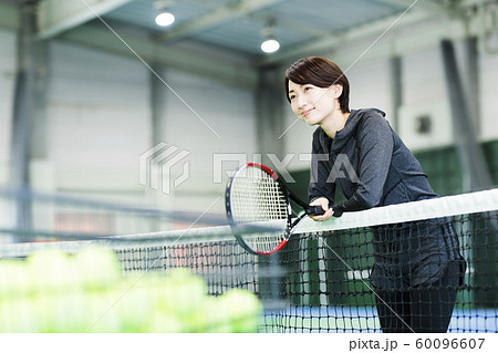テニス　テニスクラブ　テニススクール　フィットネス　スポーツジム　女性 60096607