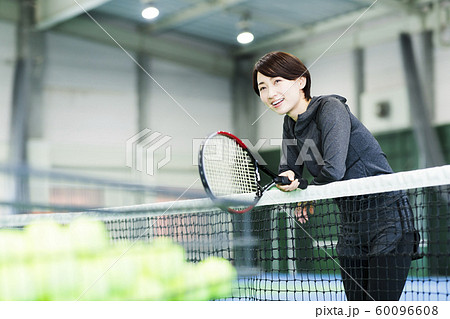 テニス　テニスクラブ　テニススクール　フィットネス　スポーツジム　女性 60096608
