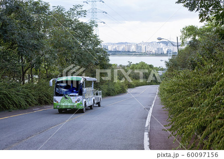 川 河 公園 60097156