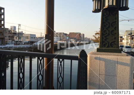 横浜、滝頭、根岸橋と掘割川 60097171