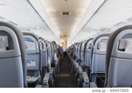 飛行機の中の座席　グレー 60097800
