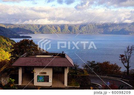 十和田湖　秋の朝 60098209
