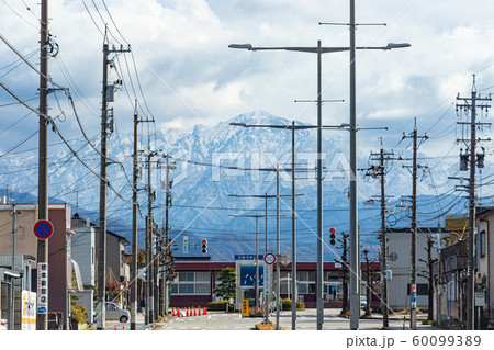 街中から立山② 60099389