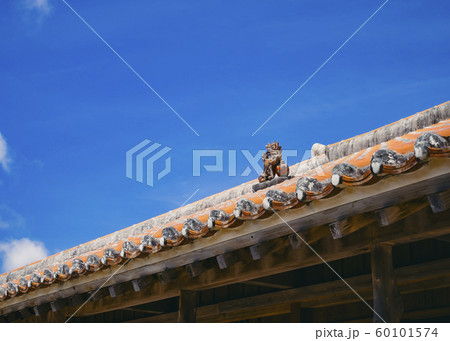 Okinawa Lion on Roof Ryukyu Architecture blue sky Okinawa Lion on Roof Ryukyu Architecture blue sky 60101574