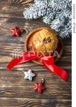 Italian traditional Christmas cake panettone 60103091