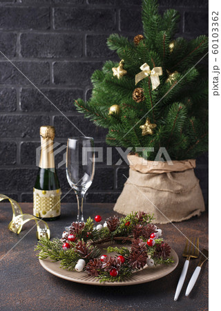 Christmas table setting and golden decor Christmas table setting and golden decor 60103362