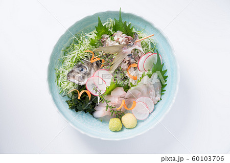 鯵のたたきとカサゴの刺身の盛り合わせ 鯵のたたきとカサゴの刺身の盛り合わせ 60103706