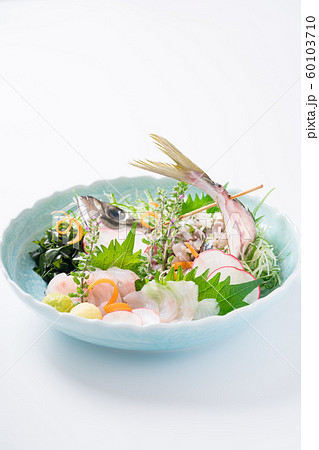 鯵のたたきとカサゴの刺身の盛り合わせ 60103710