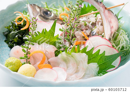 鯵のたたきとカサゴの刺身の盛り合わせ 60103712