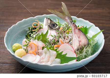 鯵のたたきとカサゴの刺身の盛り合わせ 60103717