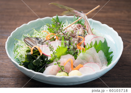 鯵のたたきとカサゴの刺身の盛り合わせ 60103718