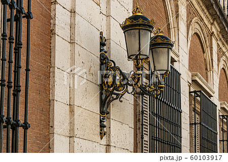 detail streetlights royal site of aranjuez. Madrid detail streetlights royal site of aranjuez. Madrid 60103917
