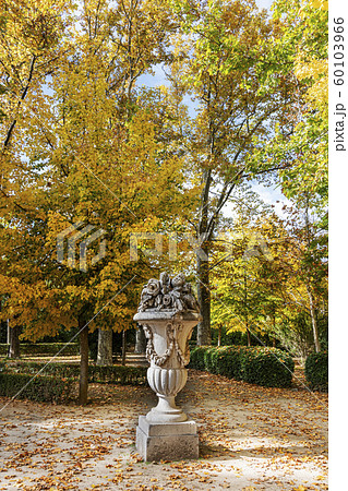 Sculpture in the gardens of Aranjuez. madrid spain 60103966